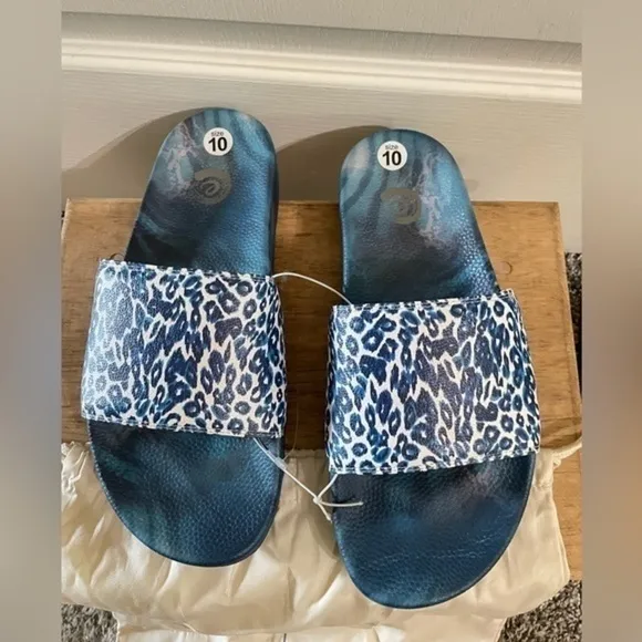 JOHNNY WAS Calme Blue Tiger Pool Slides