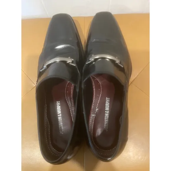 Johnston &amp; Murphy Black Leather Loafers Dress Shoes Silver Buckle Size 10.5