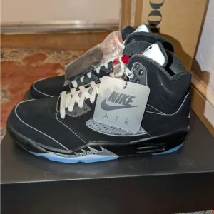 Jordan 5 'Black Metallics'