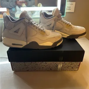 Jordan Gray Air Jordan 4 Sneakers Classic Design