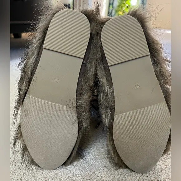 Joyfolie Kids Boots in Faux Wolf Fur Size 3