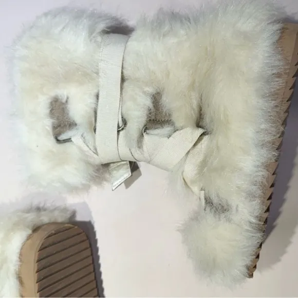 Joyfolie Lexi cream Winter Boots. Excellent Condition. Size 10