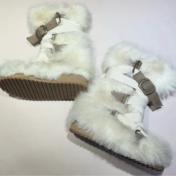 Joyfolie Lexi cream Winter Boots. Excellent Condition. Size 10