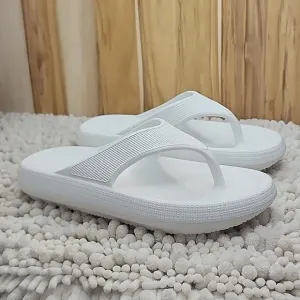 J/SLIDES EVA SQUISH SANDALS WHITE LADIES SLIDES SIZE 8 NIB