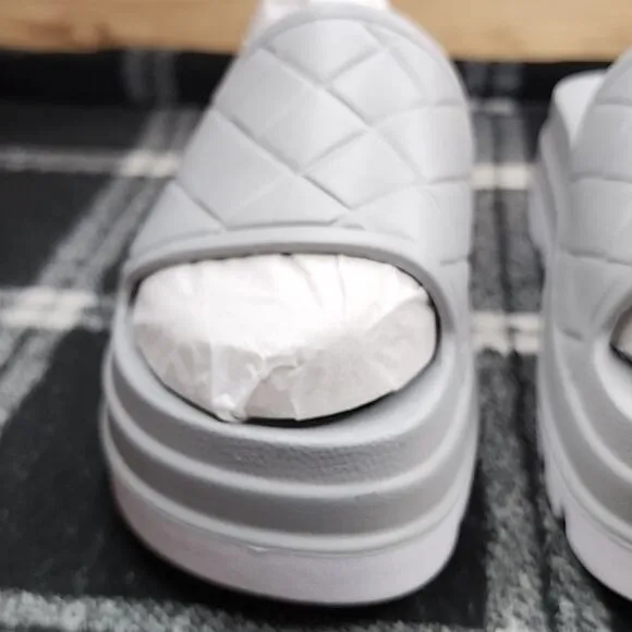 J/SLIDES QUILTED GREY PLATFORM SANDALS WOMEN'S SIZE 8 SO CUTE NWB