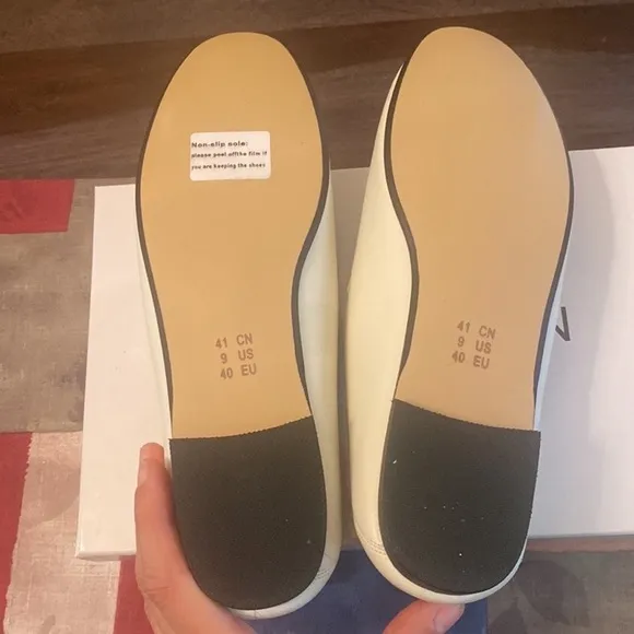 Kaitlyn Pan white leather loafers size 9. NWB