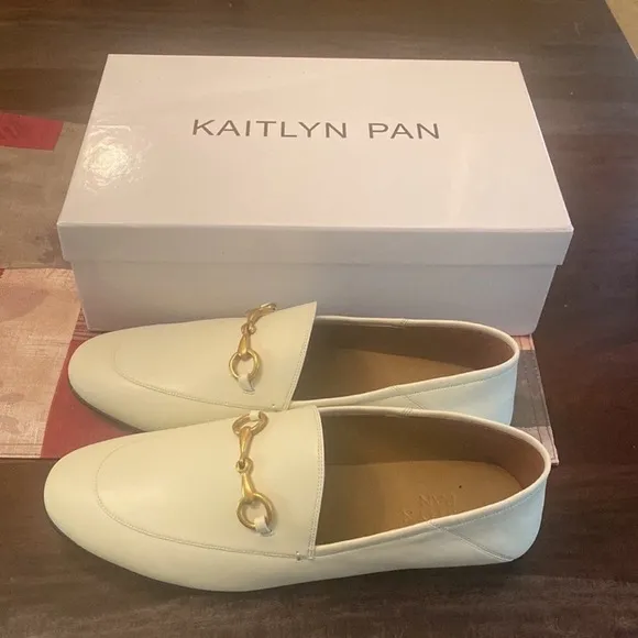 Kaitlyn Pan white leather loafers size 9. NWB