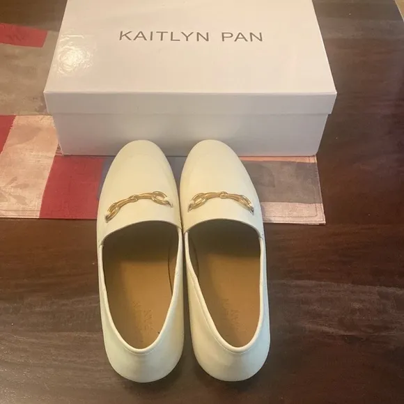 Kaitlyn Pan white leather loafers size 9. NWB