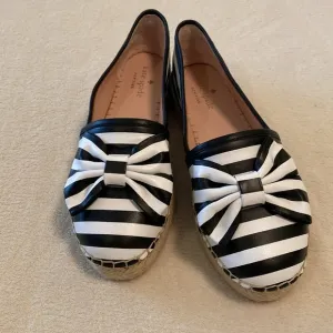 Kate Spade Women’s Closed Toe Slip on Flat Shoes Espadrilles size 6.5 Stripe Bow