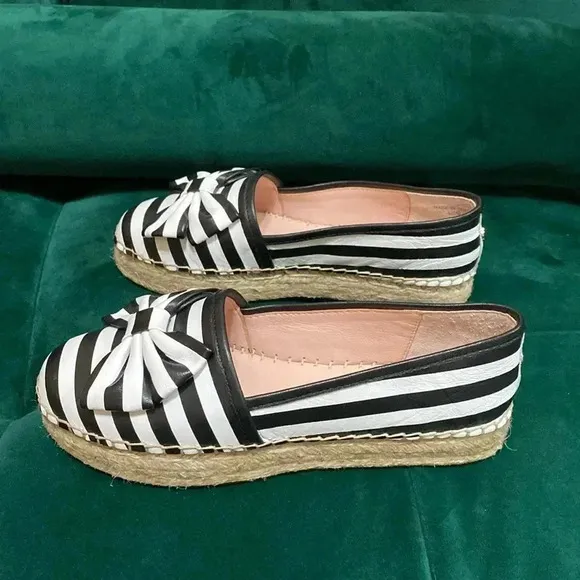 Kate Spade Women’s Closed Toe Slip on Flat Shoes Espadrilles size 6.5 Stripe Bow