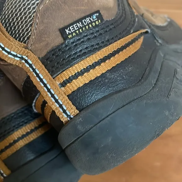 KEEN Dry Targhee Mid Waterproof Hiking Boots Youth Sz 1 Brown Leather