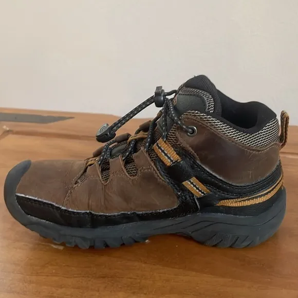 KEEN Dry Targhee Mid Waterproof Hiking Boots Youth Sz 1 Brown Leather