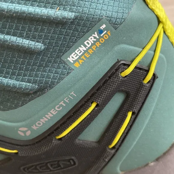 KEEN Venture mid high waterproof hiking boots