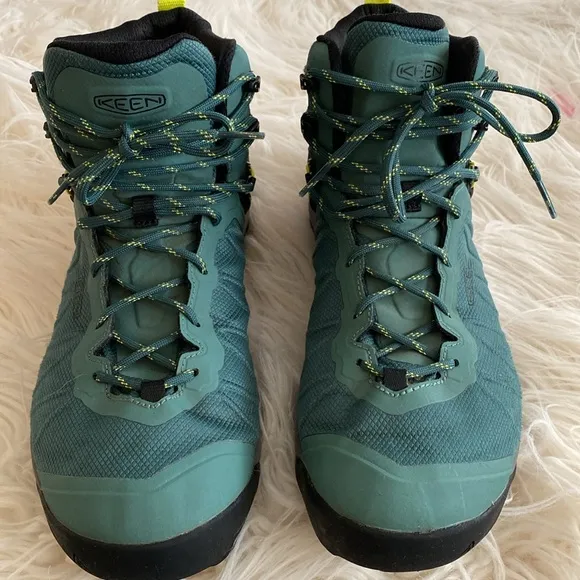 KEEN Venture mid high waterproof hiking boots