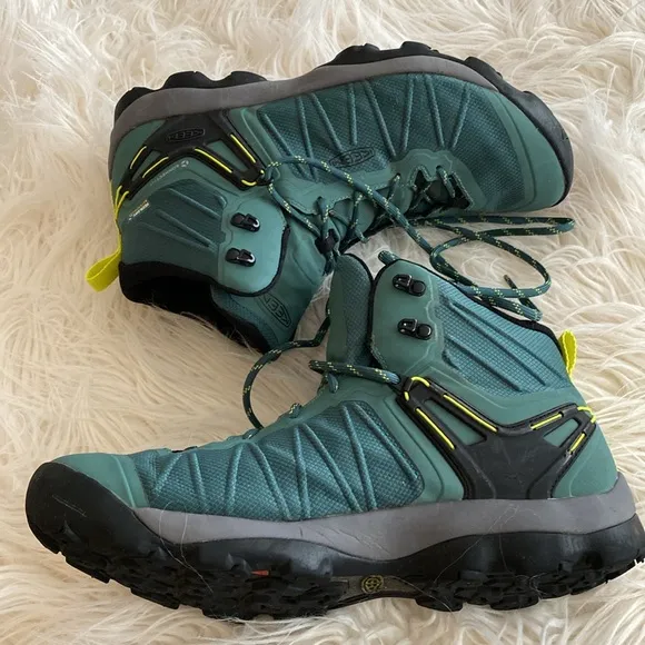 KEEN Venture mid high waterproof hiking boots