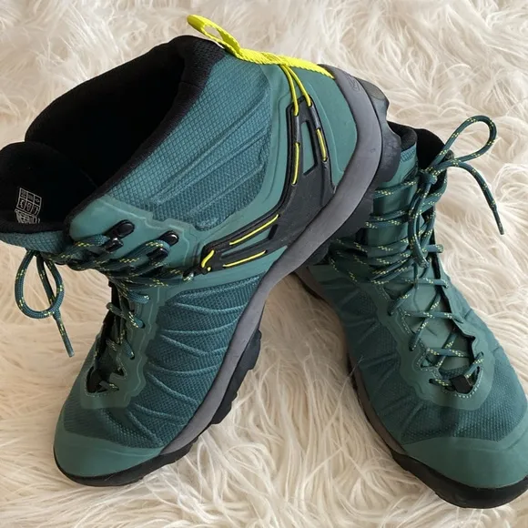 KEEN Venture mid high waterproof hiking boots