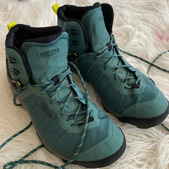 KEEN Venture mid high waterproof hiking boots
