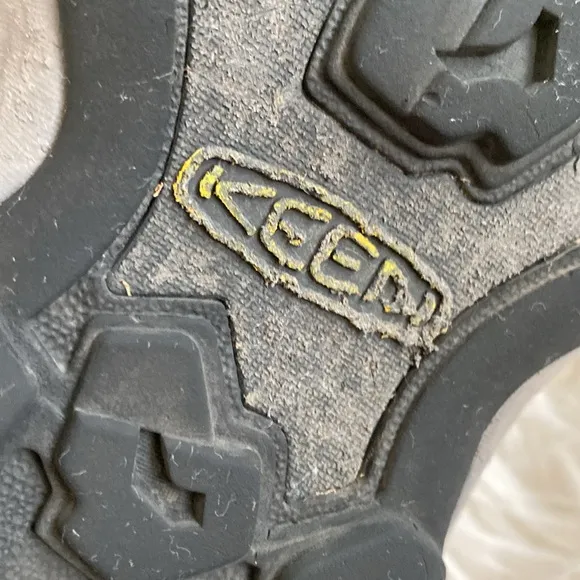 KEEN Venture mid high waterproof hiking boots