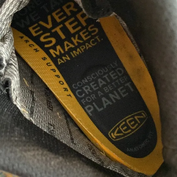 KEEN Venture mid high waterproof hiking boots