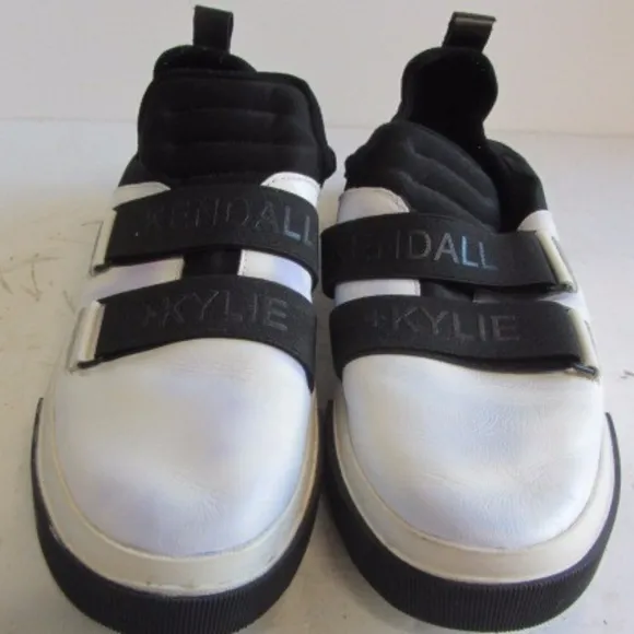 Kendall   Kylie Black/White Gail Sneakers size 8