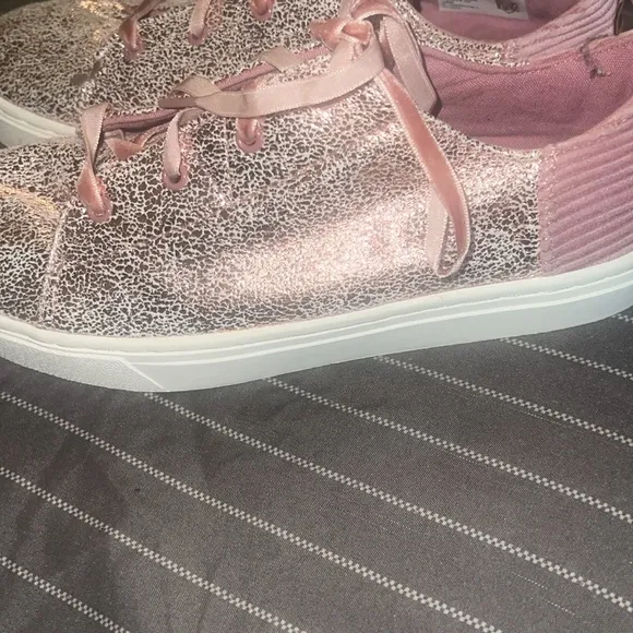 Kids sneakers