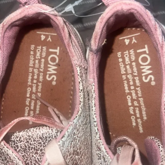 Kids sneakers