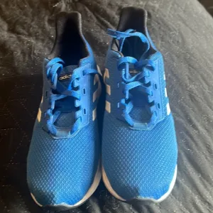 Kids sneakers