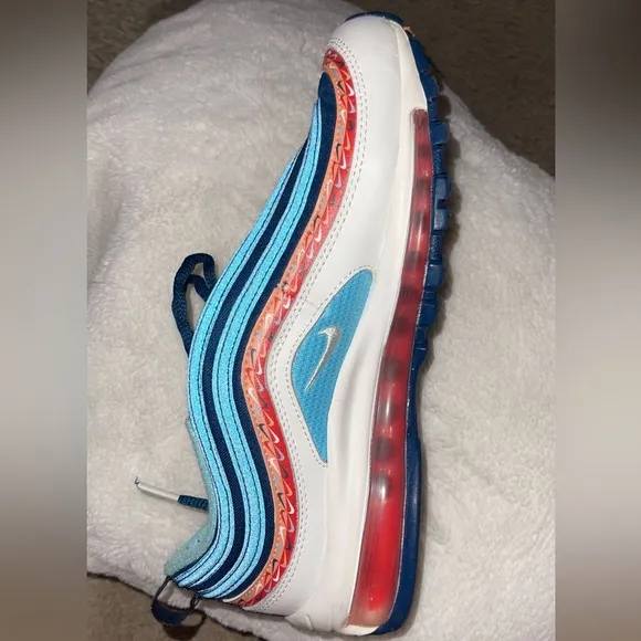 Kids sneakers