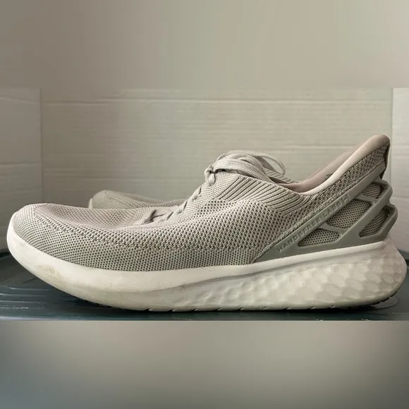 Kizik Slip on Hands Free Grey Sneakers Mens 9.5 Wide Women’s 11 Wide EUC