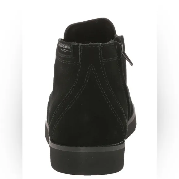 Koolaburra by UGG Asaiah Black lace up faux fur lined rugged sole Boots‎ size 9