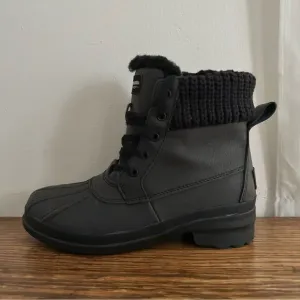 Koolaburra by Ugg Sylia Short Duck Boot Water Resistant Black Leather Women’s 7