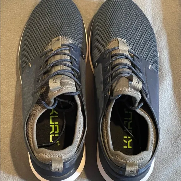 KURU mesh sneakers mens size 10.5 wide pre-owned condition 1 snag in material