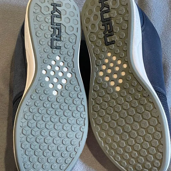 KURU mesh sneakers mens size 10.5 wide pre-owned condition 1 snag in material