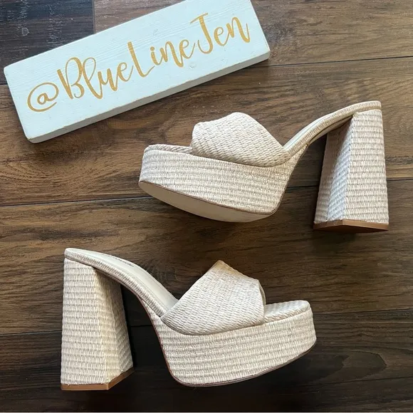 Larroude Miso Platform Sandal in Metallic Raffia NWOT