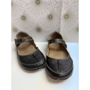 L'Artiste Lazarina Mary Jane flats. Size 38(W).
