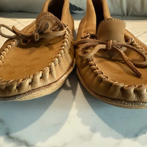 Laurentian Chief Canada men’s leather loafers size 10 in good used condition