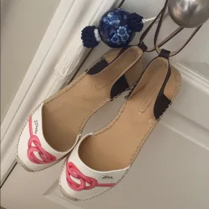 Lend a hand wearing these Longchamp Espadrilles ❤️