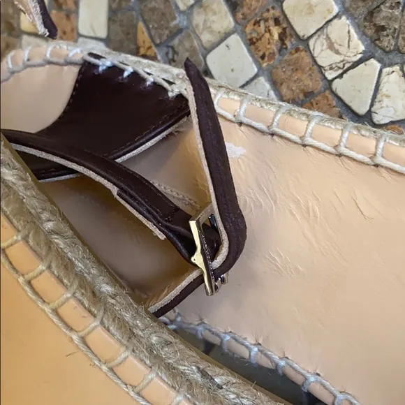 Lend a hand wearing these Longchamp Espadrilles ❤️