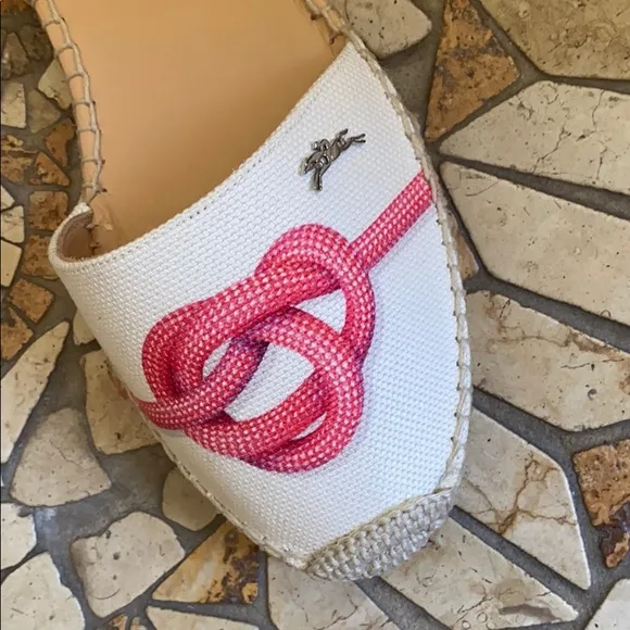 Lend a hand wearing these Longchamp Espadrilles ❤️