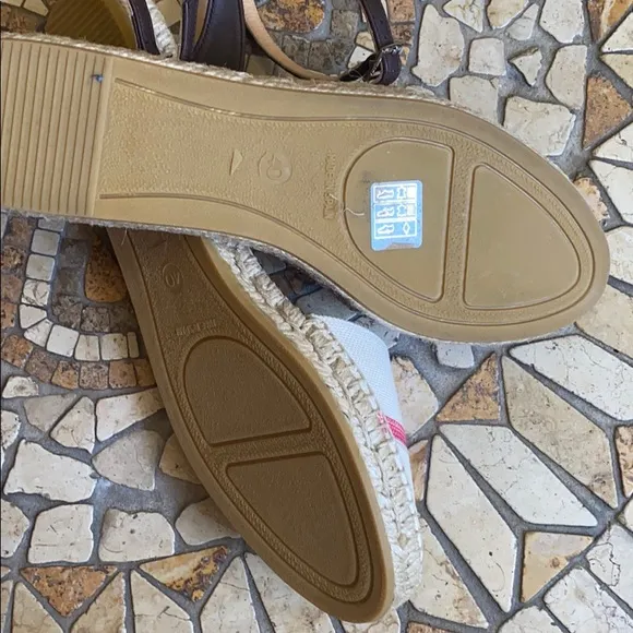 Lend a hand wearing these Longchamp Espadrilles ❤️
