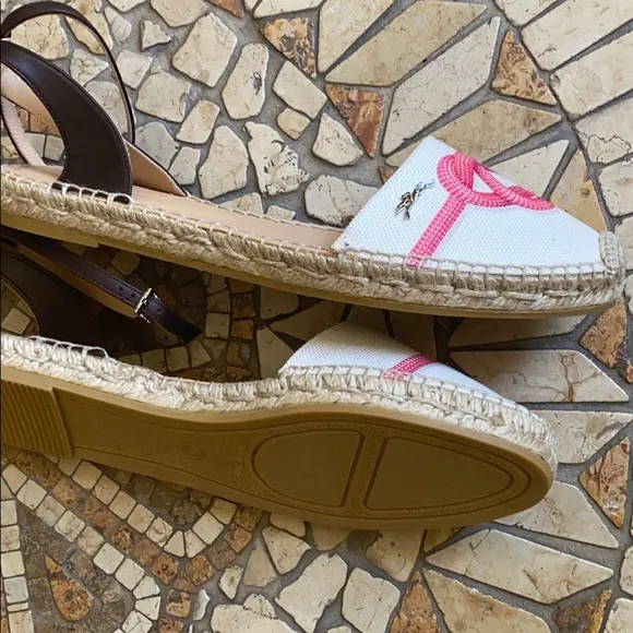 Lend a hand wearing these Longchamp Espadrilles ❤️