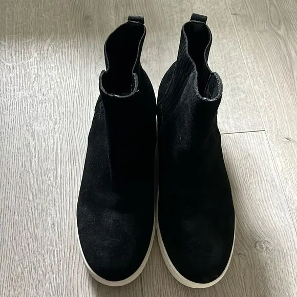 Like New Steve Madden leather suede black slip on booties 7.5