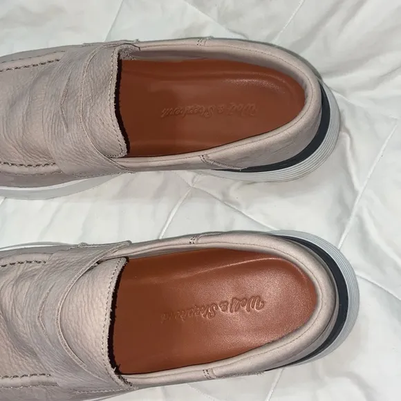 Like new Wolf and Shepard Crossover Loafer