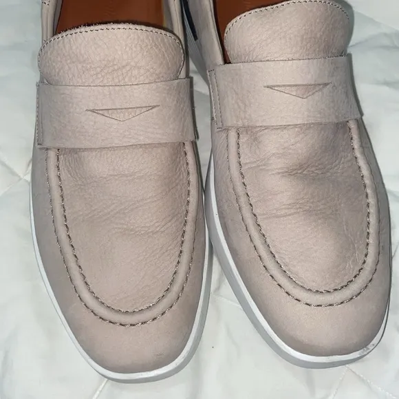 Like new Wolf and Shepard Crossover Loafer