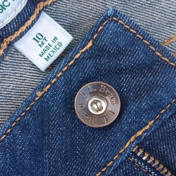 L.L. BEAN LADIES CLASSIC FIT 93% COTTON DENIM BLUE JEANS