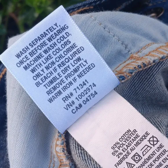 L.L. BEAN LADIES CLASSIC FIT 93% COTTON DENIM BLUE JEANS