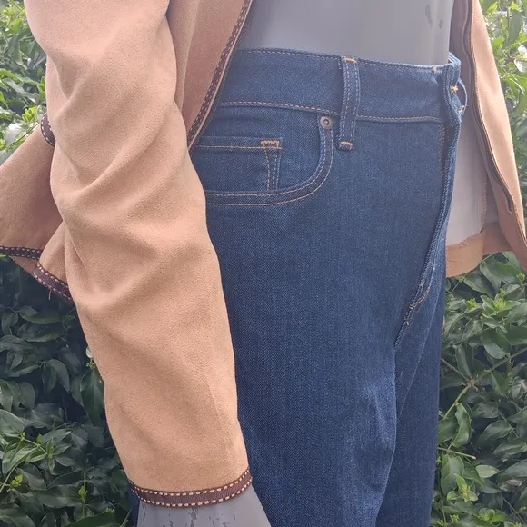 L.L. BEAN LADIES CLASSIC FIT 93% COTTON DENIM BLUE JEANS