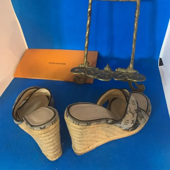 Louis Vuitton mini monogram espadrille wedges LV Toe Mule Ibiza  Date co…