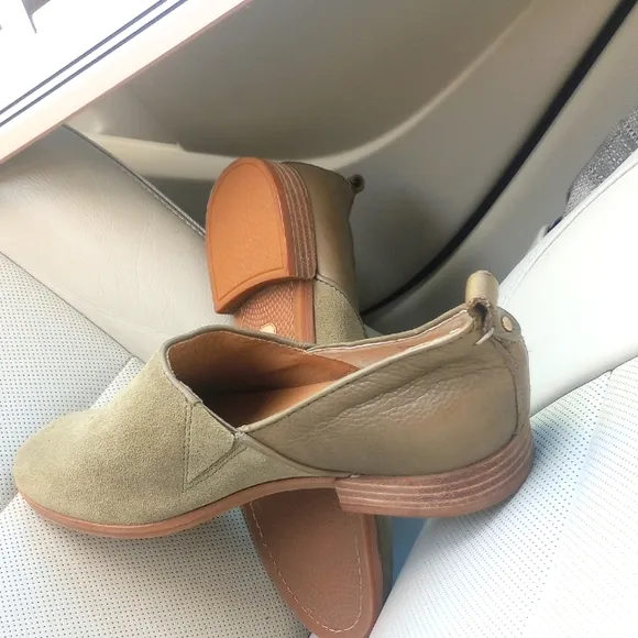 Lucca Lane Olive Green leather &amp; suede Tabby loafers size: 7M