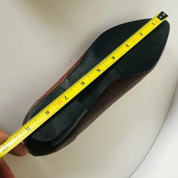 Lucciano Women’s 6 Brown Leather Pointed Toe Flats Slip On Shoes Made In Brazil.